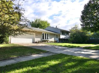 572 Sycamore Rd, Buffalo Grove, IL 60089