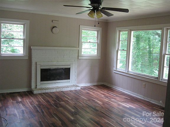 4th image of 394 Mulberry Pine St