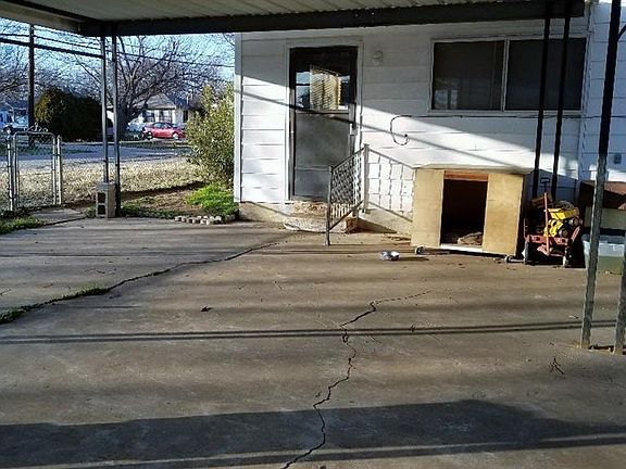 4th image of 2037 NW Dallas St