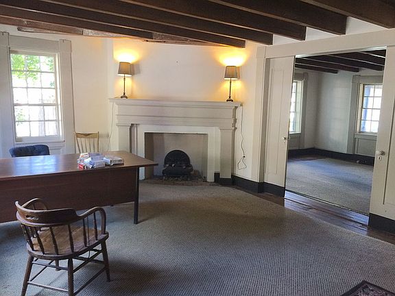 1st PVT office 750sf