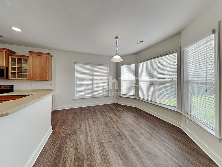 3041 Scottcrest Way — Photo 4
