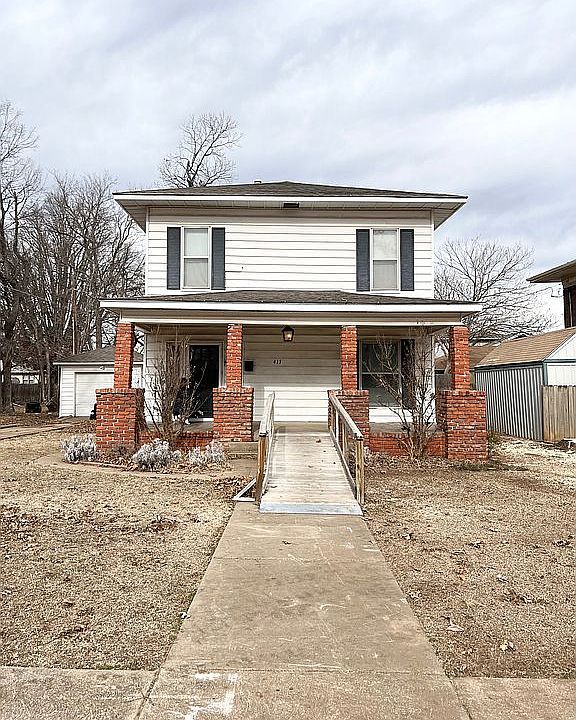 1st image of 413 E Hazel Ave