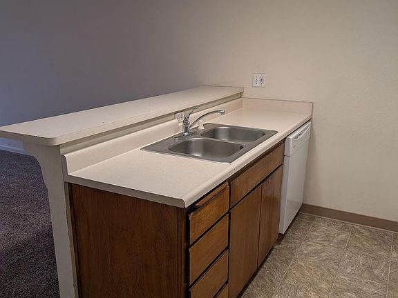 2nd image of 2932 Ventura St