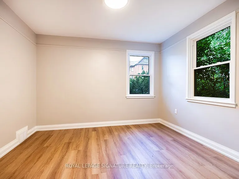 688 Aylmer St N — Photo 12