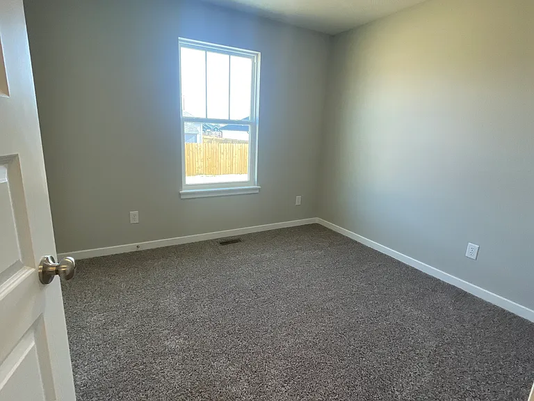 692 N Jozlynn Ave — Photo 8