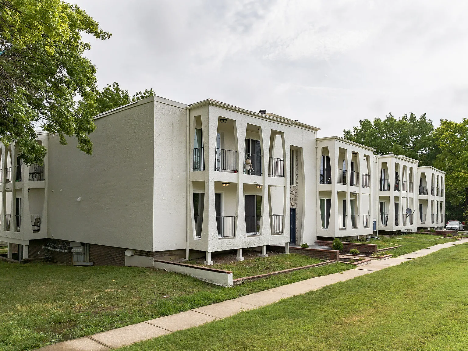 Windsong Apartments — Photo 4
