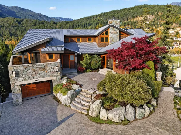 1777 Pinewood Dr, Pemberton, BC V0N 2L3