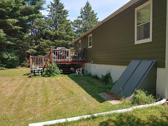 2nd image of 136 Hale St