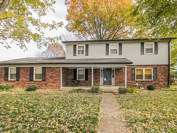 3rd image of 819 Balroyal Ct