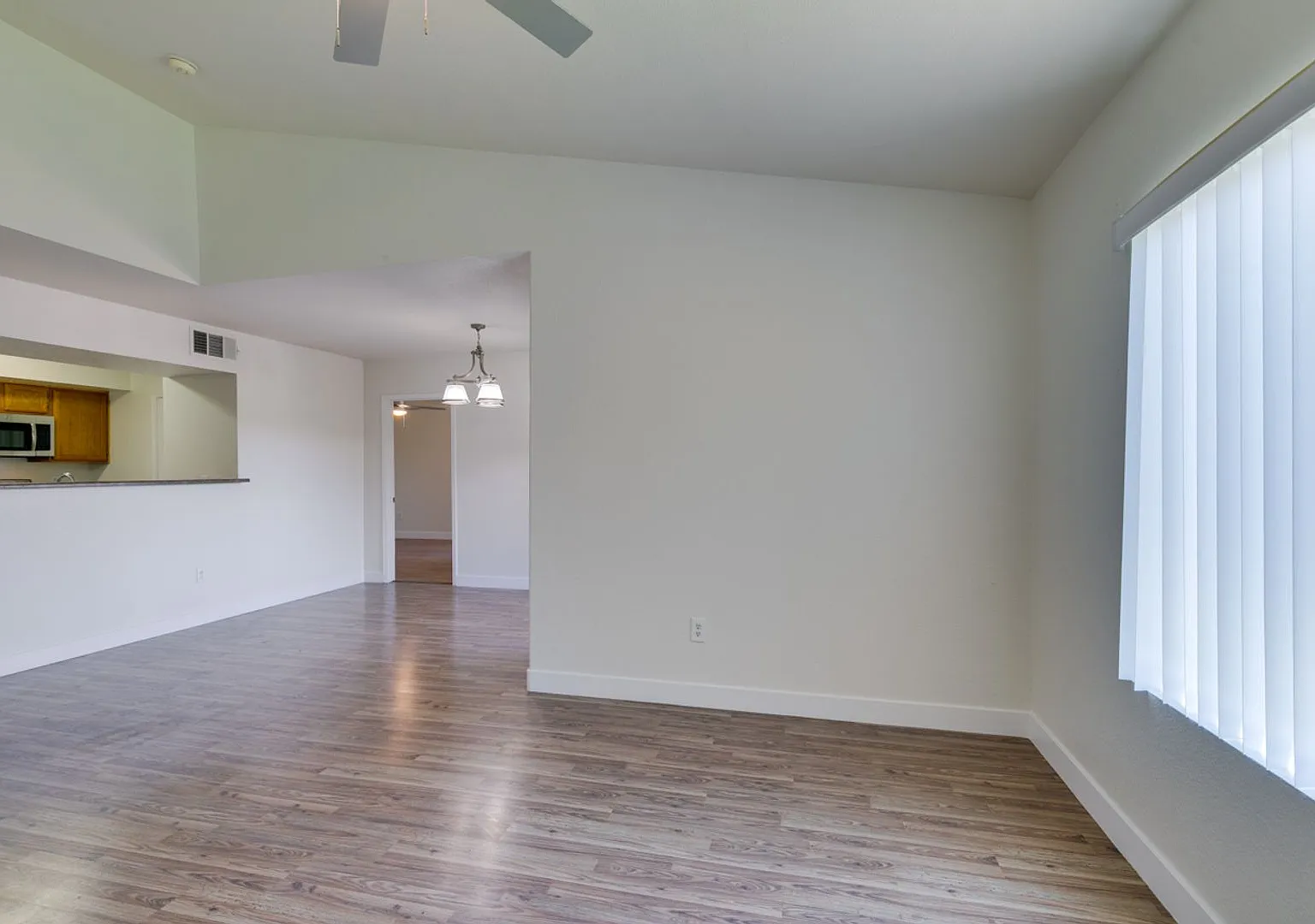 Gorgeous 2 Bedroom Condo In Gated Community With A Community Pool,Spa, Fitness Center* — Photo 4