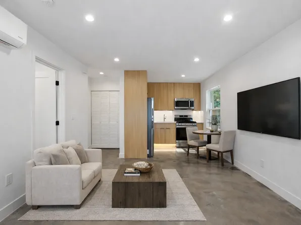 7314 1/2 Fallbrook Ave, West Hills, CA