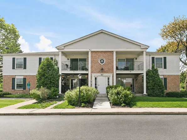 987 Golf Course Rd APT 4, Crystal Lake, IL 60014