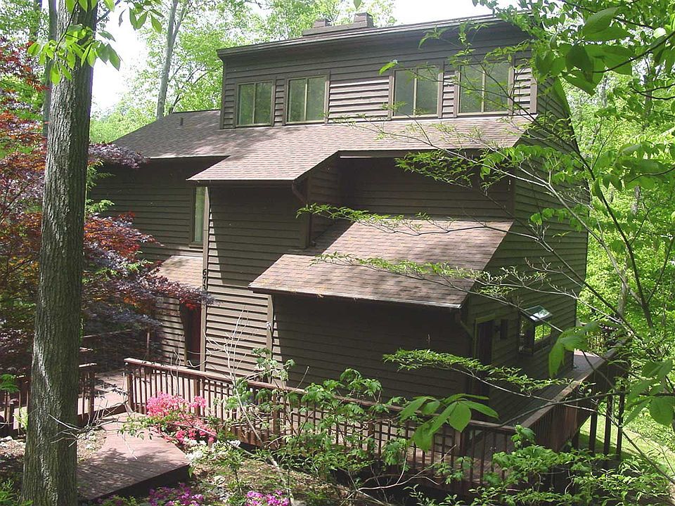 Stunning lakefront contemporary located on the private end of Lake Linganore. 