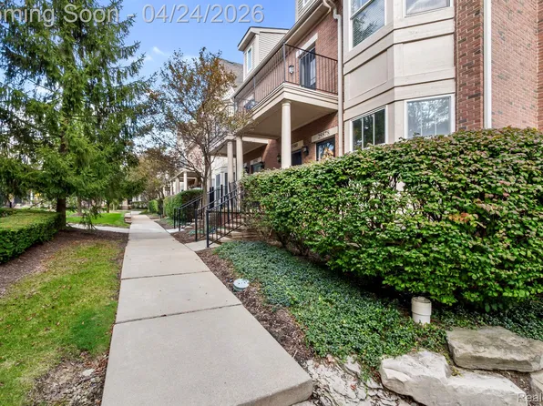 25580 Portico Ln, Novi, MI 48375