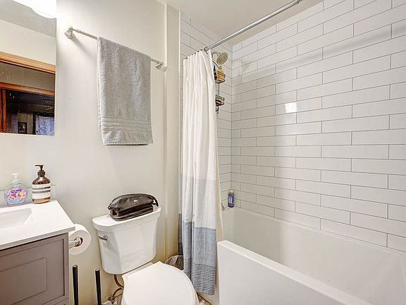 4th image of 1156 W Grand Ave APT 2