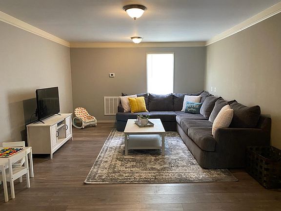 3rd image of 128 Sunshine Dr #1