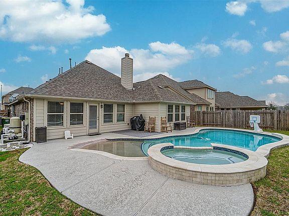 3rd image of 2709 Parkside Valley Ln