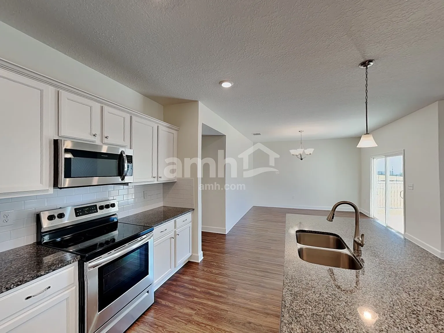 3 bed, 2.0 bath, 1700 sqft, $2,075 — Photo 4