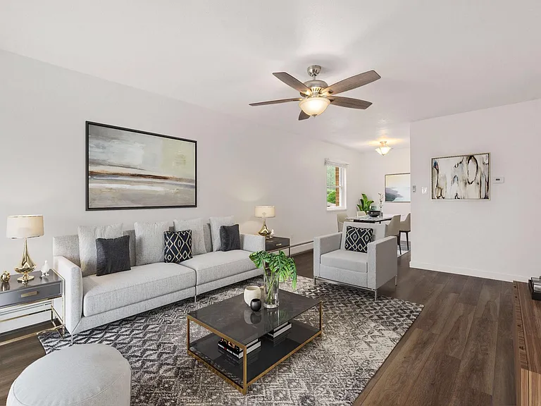 Golden Cir — Photo 3