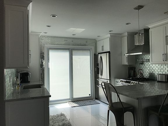5th image of 342 Fairbanks Ave