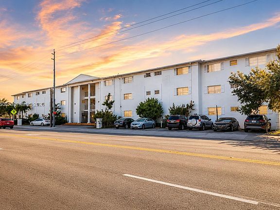 4th image of 13700 NE 6th Ave APT 106