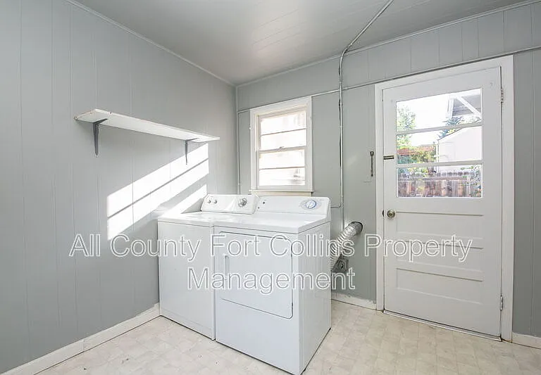 224 1/2 S Loomis Ave — Photo 11