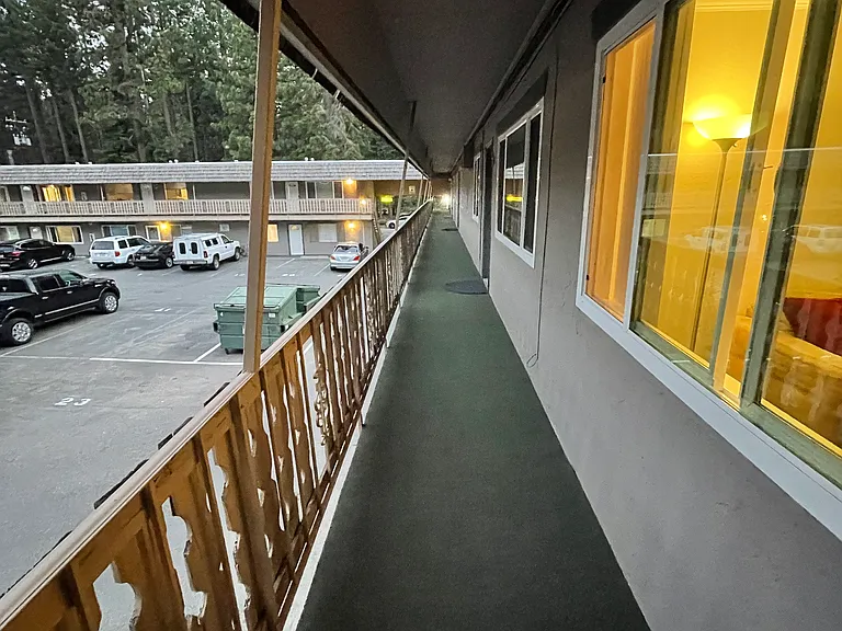 Bonanza Ave — Photo 24
