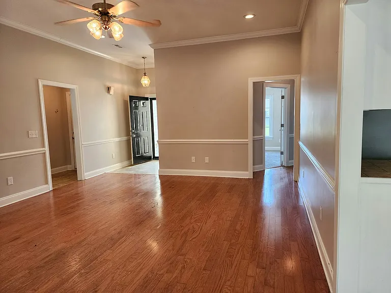 381 Rosemount Dr — Photo 8