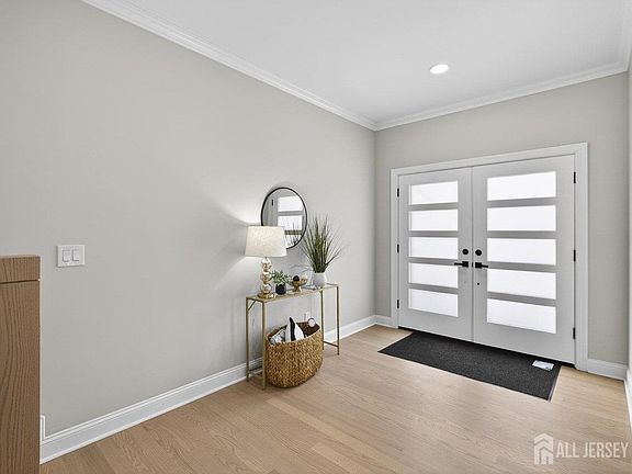 4th image of 7 Joline Rd S