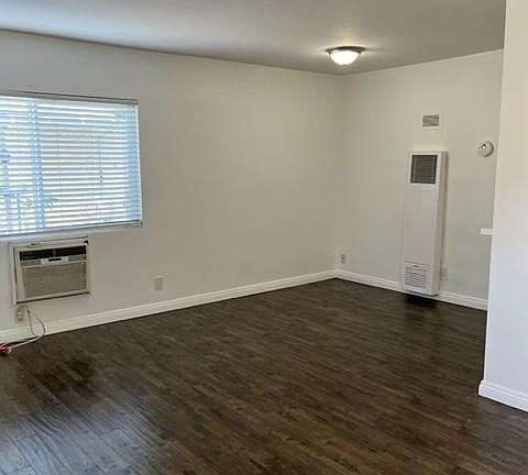 5th image of 2319 N Catalina St APT A