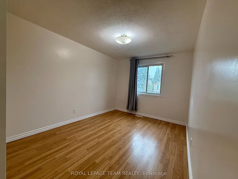 128 Pinetrail Cres — Photo 6