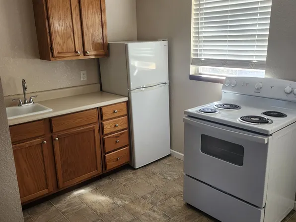 208 E North St #B, Warrensburg, MO 64093