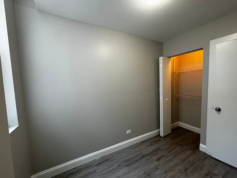 5400-02 N Winthrop Ave — Photo 8