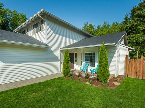 3rd image of 17165 Dogwood Ln