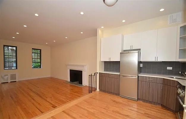 Rented by Buchbinder & Warren | media 25