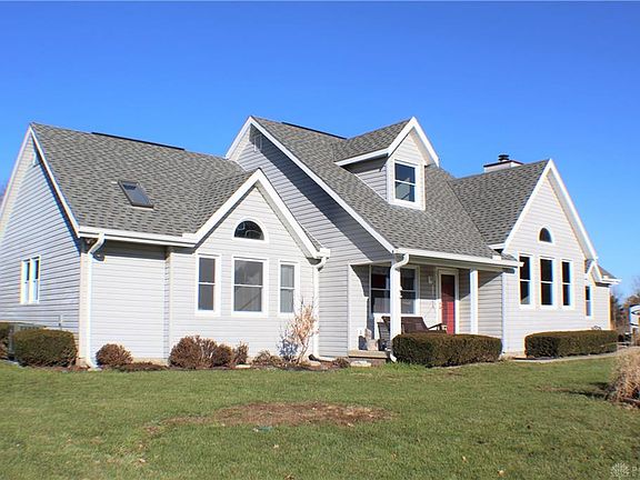 3rd image of 820 W Sparrow Rd