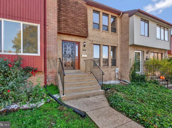 8739 Brae Brooke Dr, Lanham, MD 20706