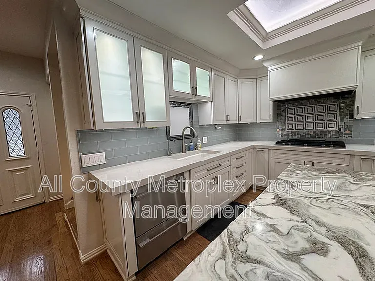 6015 Willow Wood Ln — Photo 4
