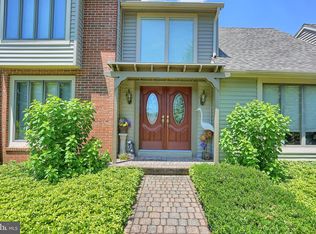 13 Waterfront Estates Dr, Lancaster, PA 17602