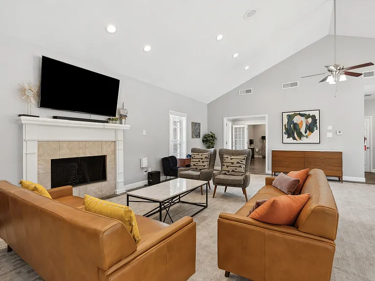 Townlake Of Coppell — Photo 31
