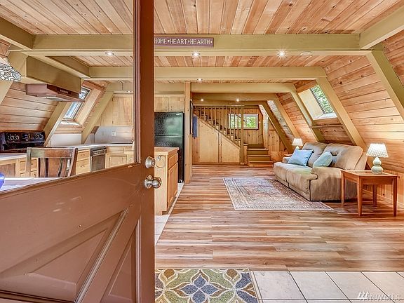 The main house has new laminate flooring with a tile entrance. You can feel the warmth when you enter.