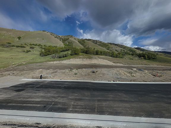 3rd image of 578 N Shoreline Dr