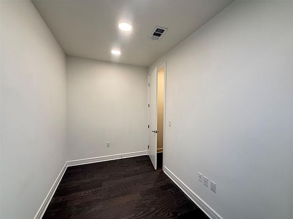5th image of 3300 Main St #Penthouse 3006