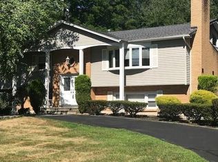 56 S Airmont Rd, Suffern, NY 10901