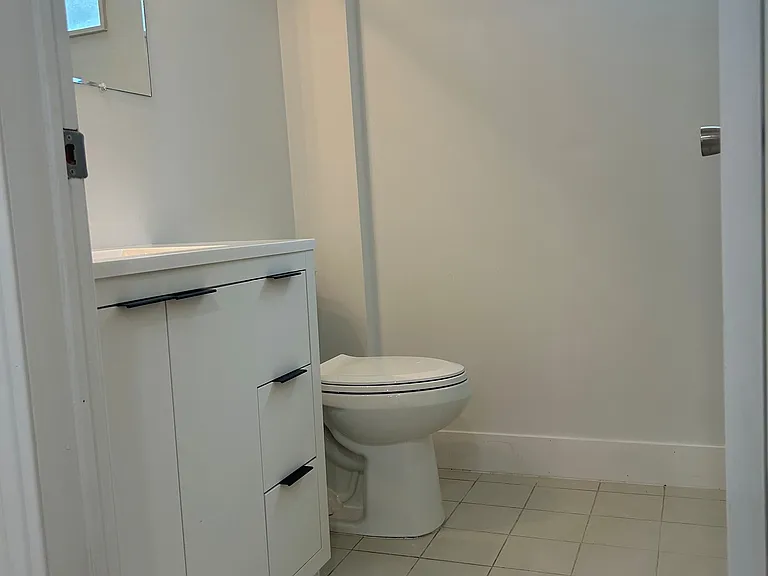 1262 Nathaniel Cres #BASEMENT — Photo 10