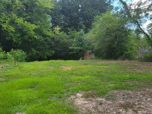 121 Davidson St, Camden, TN 38320