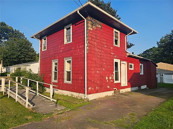 3rd image of 221 Crete Ave