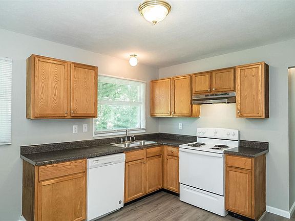 2nd image of 880 Rogers Ln