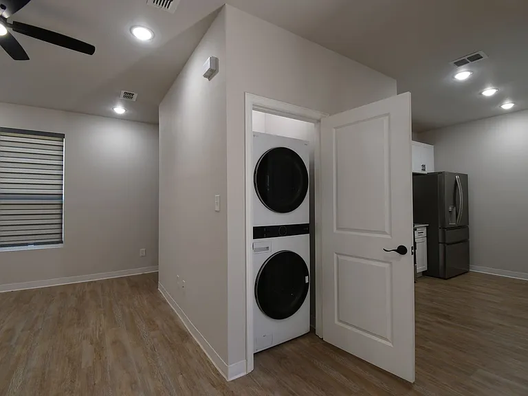 1158 E Earle St — Photo 13