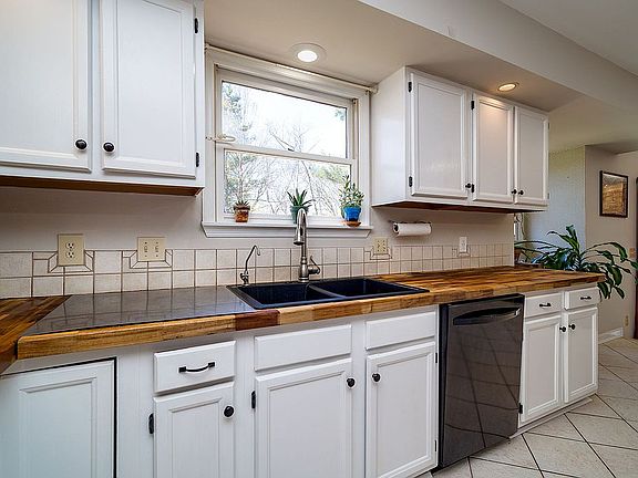 5th image of 425 Pinebluff Dr